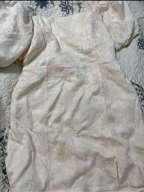 Altard State Ivory Textured Puff-Sleeve Dress